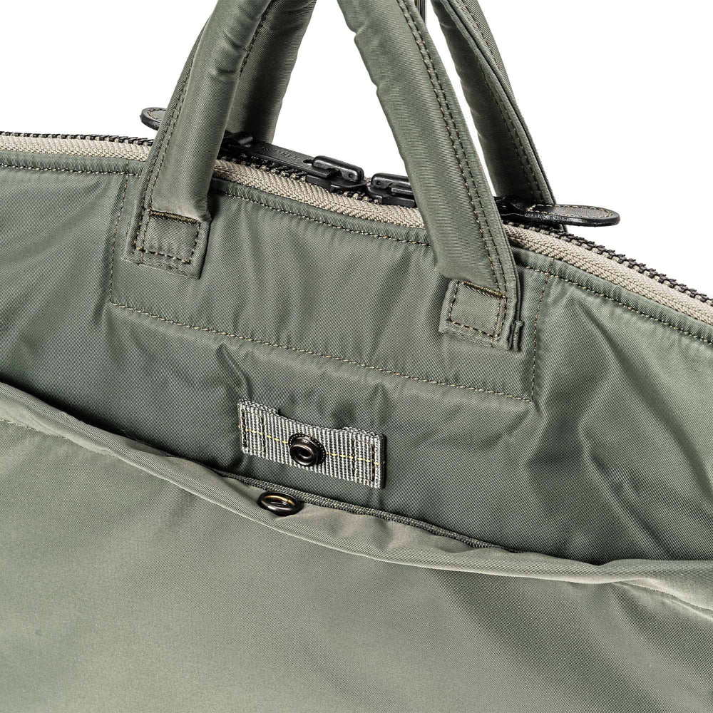 
                      
                        【Edition 30】【数量限定】FLYER’S reflection HELMET BAG トート M HRF-0140N
                      
                    