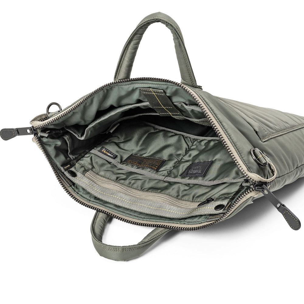 
                      
                        【Edition 30】【数量限定】FLYER’S reflection HELMET BAG トート M HRF-0140N
                      
                    