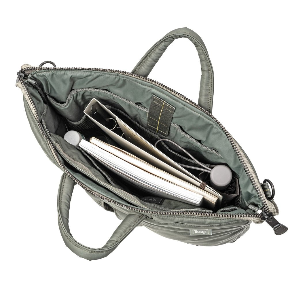 
                      
                        【Edition 30】【数量限定】FLYER’S reflection HELMET BAG トート M HRF-0140N
                      
                    