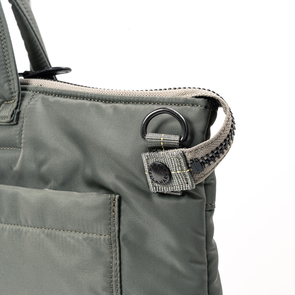 
                      
                        【Edition 30】【数量限定】FLYER’S reflection HELMET BAG トート M HRF-0140N
                      
                    