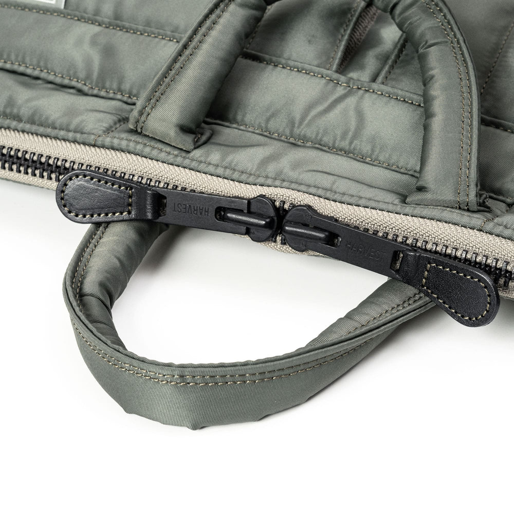 
                      
                        【Edition 30】【数量限定】FLYER’S reflection HELMET BAG トート M HRF-0140N
                      
                    