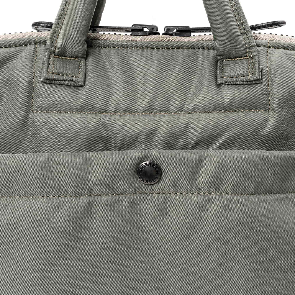 
                      
                        【Edition 30】【数量限定】FLYER’S reflection HELMET BAG トート M HRF-0140N
                      
                    