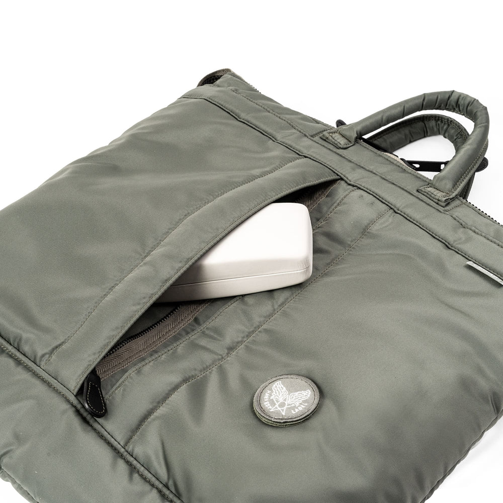 
                      
                        【Edition 30】【数量限定】FLYER’S reflection HELMET BAG トート M HRF-0140N
                      
                    