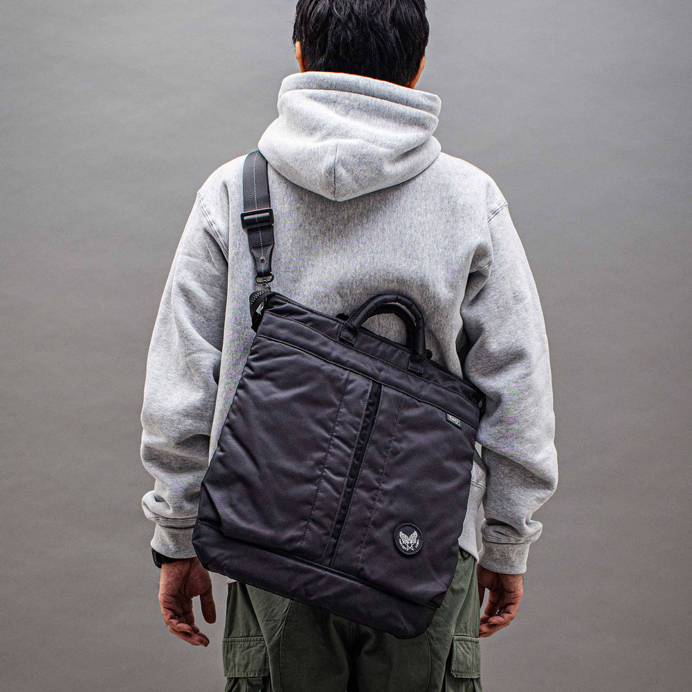 
                      
                        【Edition 30】【数量限定】FLYER’S reflection HELMET BAG トート M HRF-0140N
                      
                    