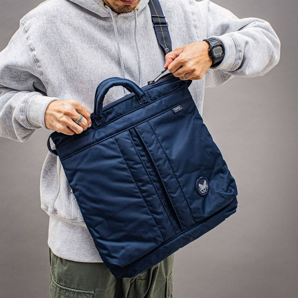 
                      
                        【Edition 30】【数量限定】FLYER’S reflection HELMET BAG トート M HRF-0140N
                      
                    