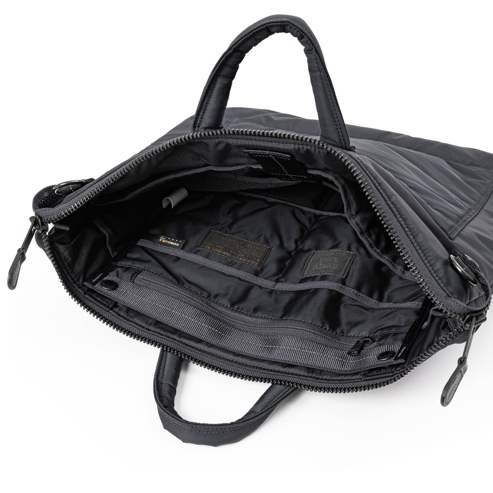 
                      
                        【30周年モデル】【数量限定】FLYER’S reflection HELMET BAG トート L  HRF-0141N
                      
                    