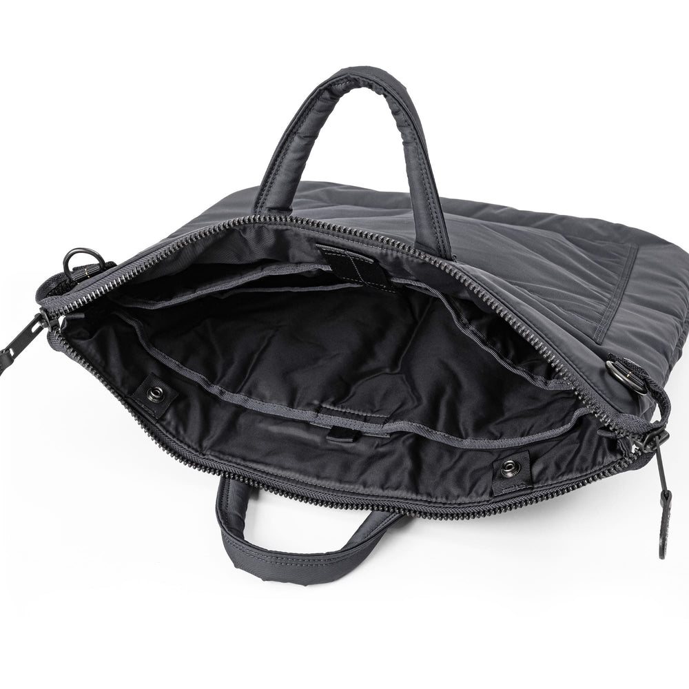 
                      
                        【30周年モデル】【数量限定】FLYER’S reflection HELMET BAG トート L  HRF-0141N
                      
                    