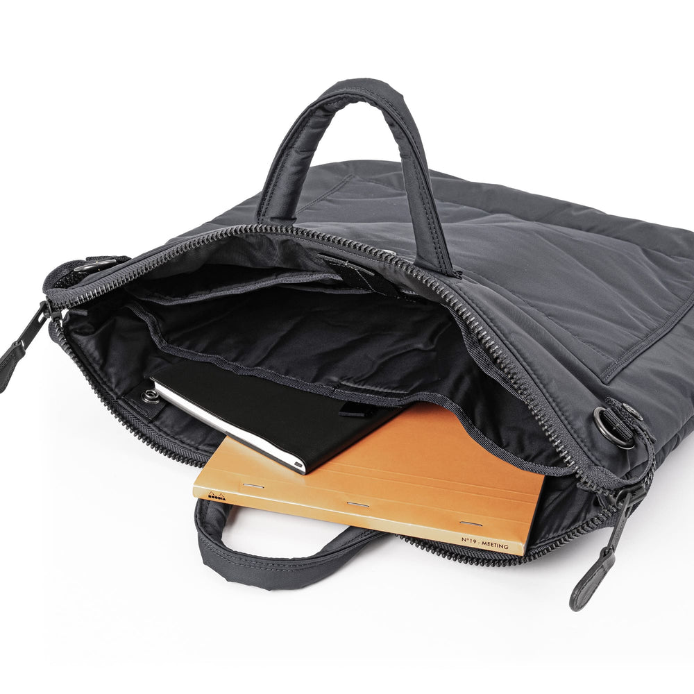 
                      
                        【30周年モデル】【数量限定】FLYER’S reflection HELMET BAG トート L  HRF-0141N
                      
                    