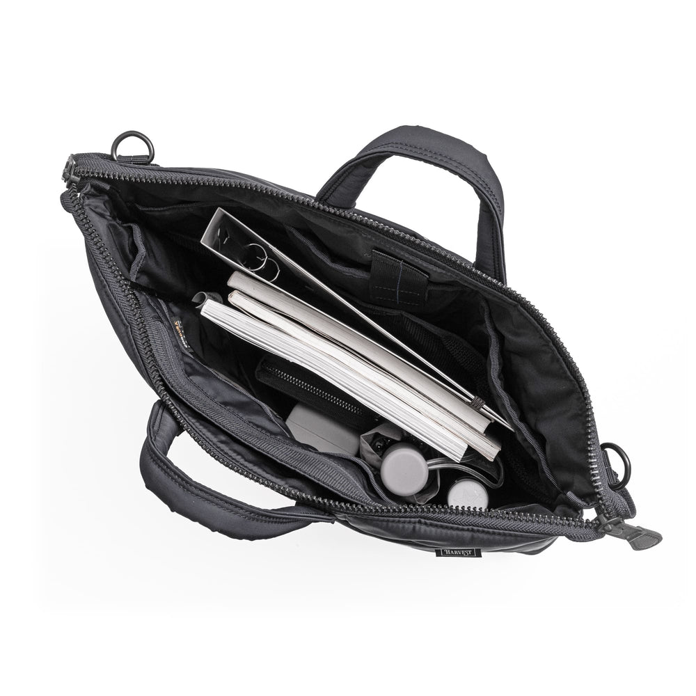 
                      
                        【30周年モデル】【数量限定】FLYER’S reflection HELMET BAG トート L  HRF-0141N
                      
                    