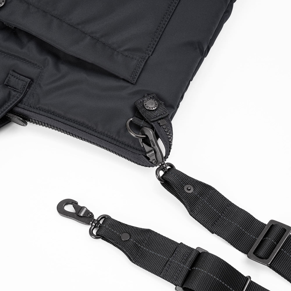 
                      
                        【30周年モデル】【数量限定】FLYER’S reflection HELMET BAG トート L  HRF-0141N
                      
                    