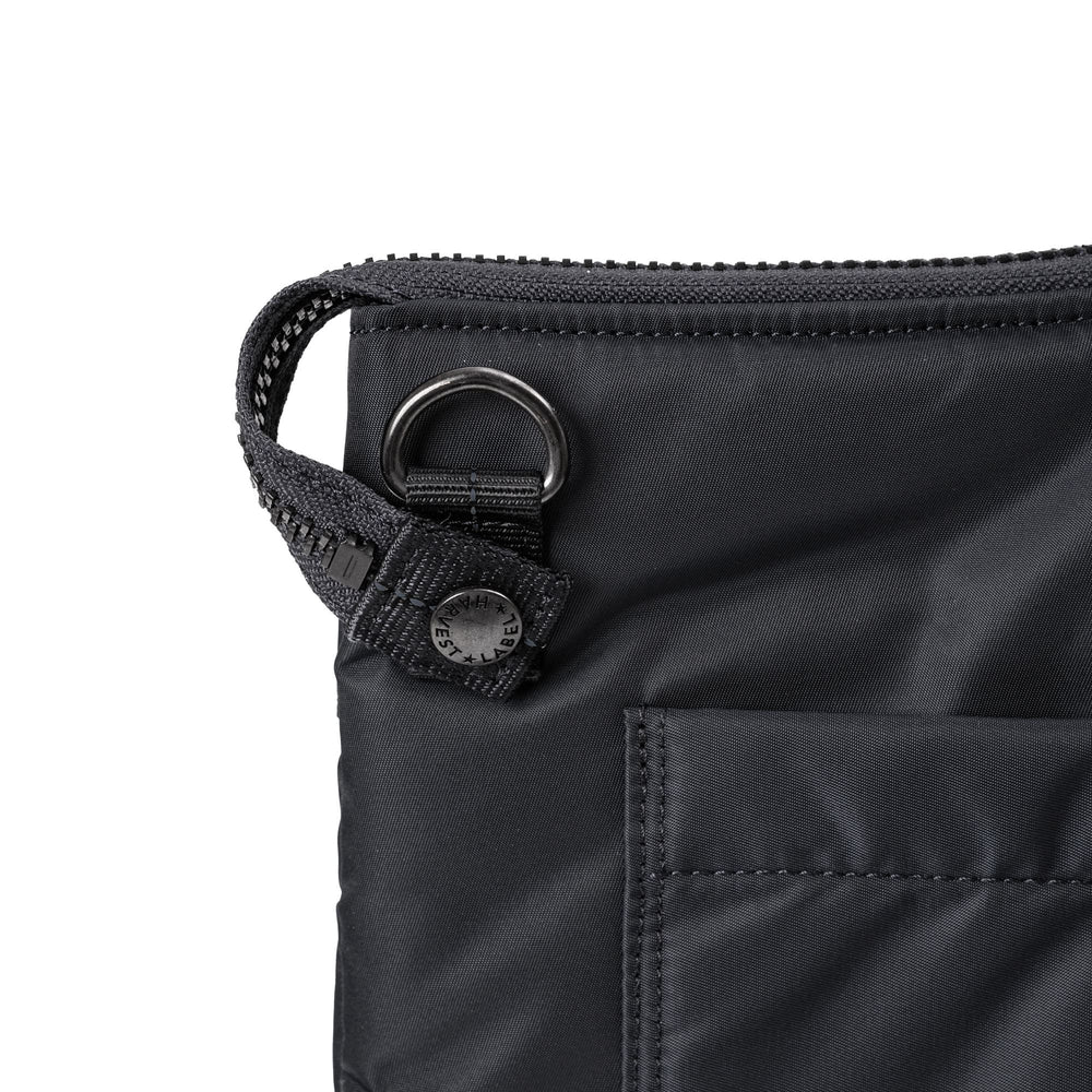 
                      
                        【30周年モデル】【数量限定】FLYER’S reflection HELMET BAG トート L  HRF-0141N
                      
                    