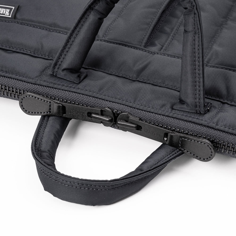 
                      
                        【30周年モデル】【数量限定】FLYER’S reflection HELMET BAG トート L  HRF-0141N
                      
                    