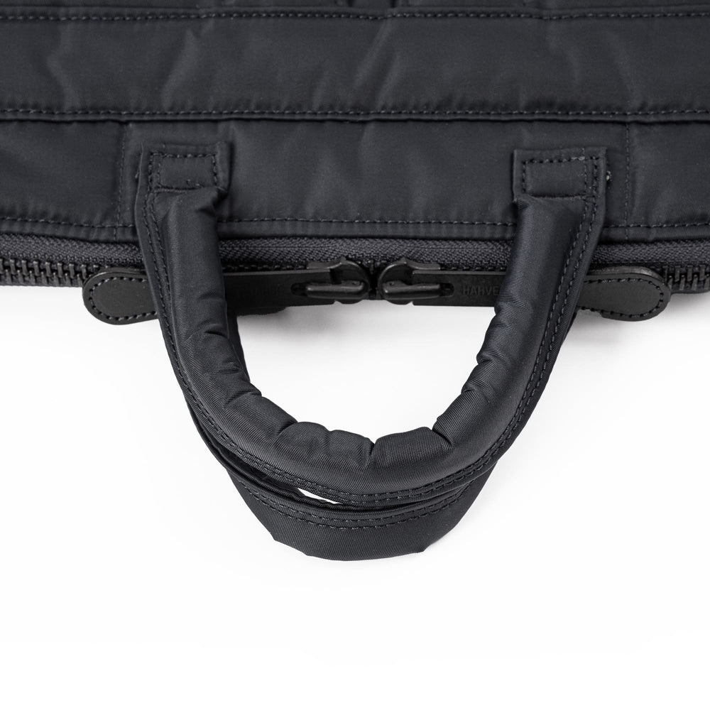 
                      
                        【30周年モデル】【数量限定】FLYER’S reflection HELMET BAG トート L  HRF-0141N
                      
                    