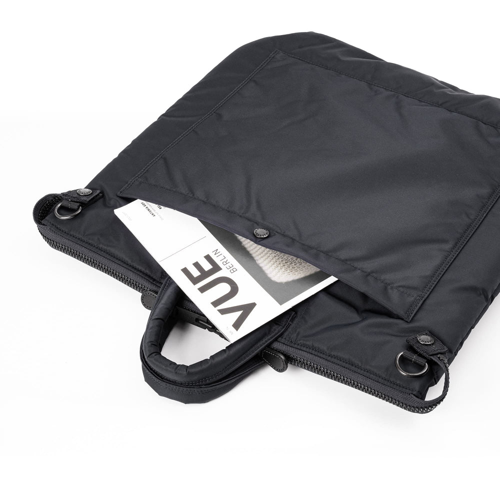 
                      
                        【30周年モデル】【数量限定】FLYER’S reflection HELMET BAG トート L  HRF-0141N
                      
                    