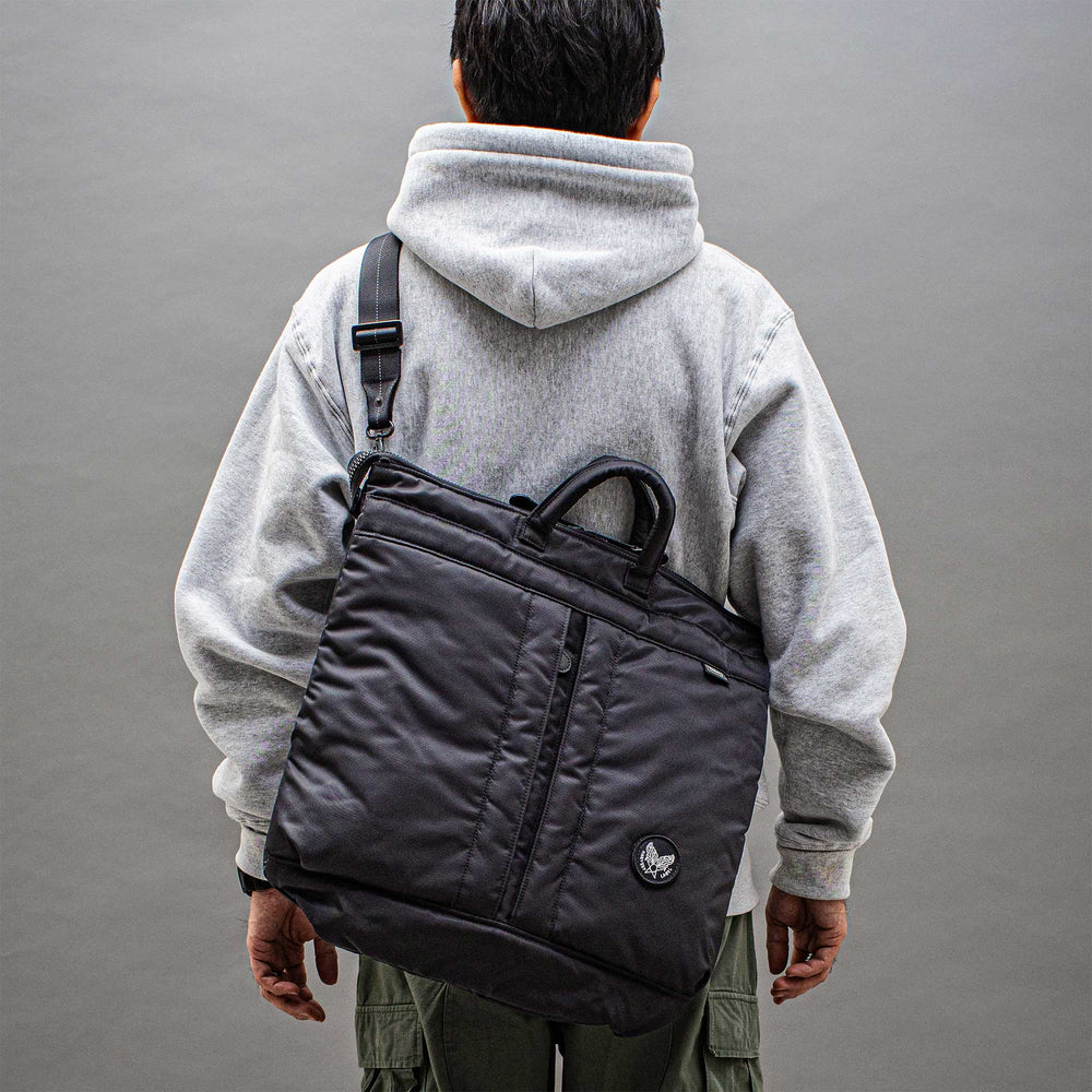 
                      
                        【Edition 30】【数量限定】FLYER’S reflection HELMET BAG トート L  HRF-0141N
                      
                    