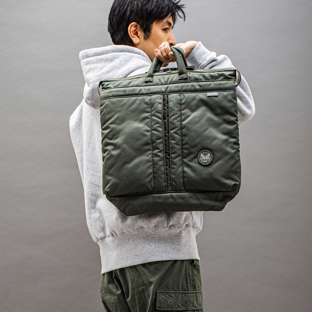 
                      
                        【Edition 30】【数量限定】FLYER’S reflection HELMET BAG トート L  HRF-0141N
                      
                    