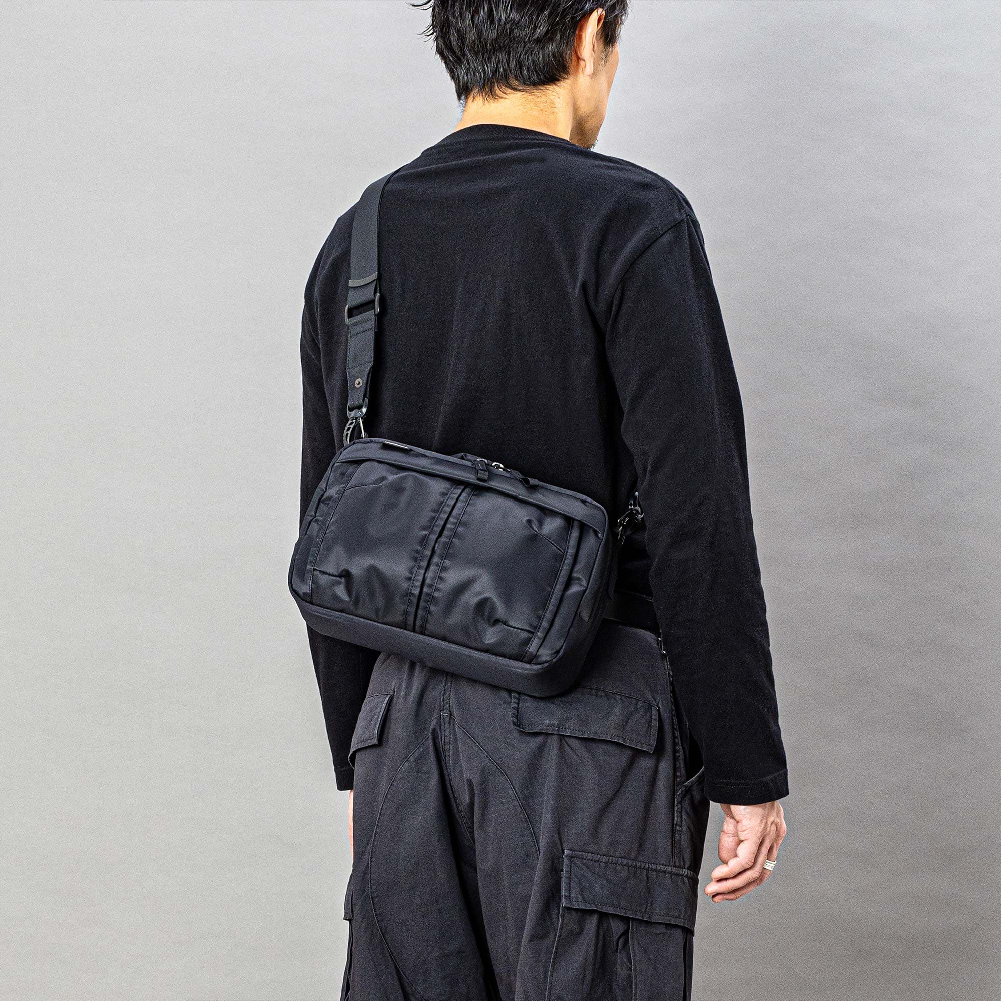 URBAN CARGO Shoulder Bag | Compact Multi-functional Tablet Storage